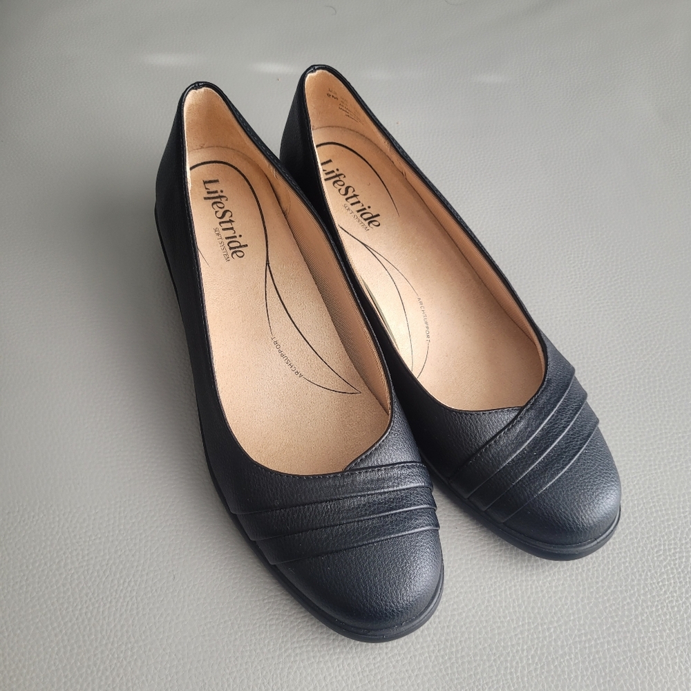 NWT Life Stride Soft System Black Loafers SIZE:9